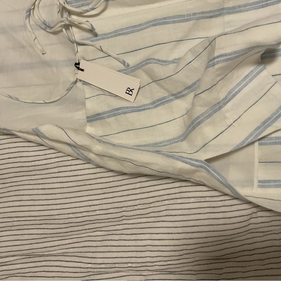 Banana Republic White and Blue Top - Picture 4 of 4